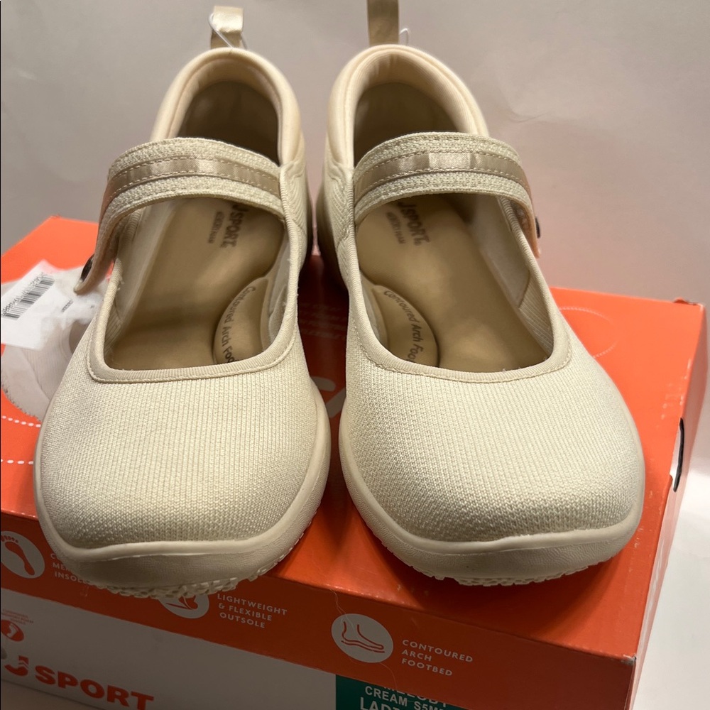 Women's Cream Mary Jane Flats with Hook-and-Loop Strap Size 7.5 New in box